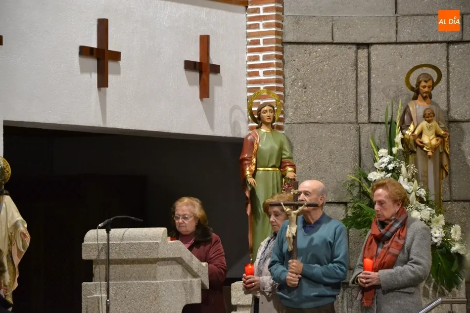 Foto 7 - El Movimiento Familiar Cristiano desarrolla un viacrucis en la Residencia San Jos&eacute;  