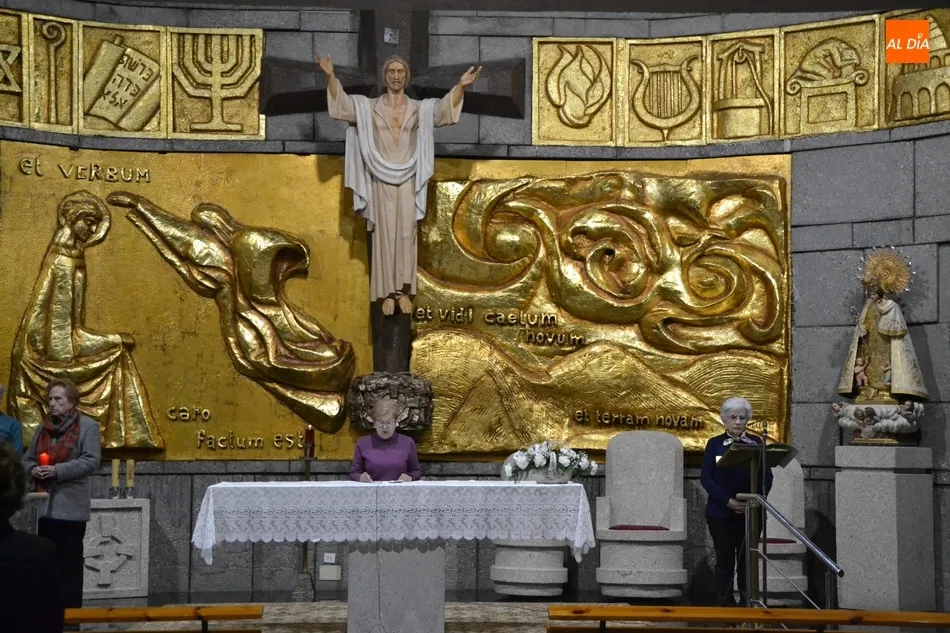 El Movimiento Familiar Cristiano desarrolla un viacrucis en la Residencia San José  