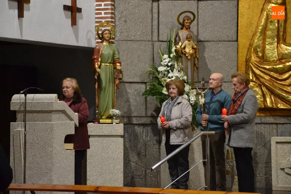 Foto 11 - El Movimiento Familiar Cristiano desarrolla un viacrucis en la Residencia San Jos&eacute;  