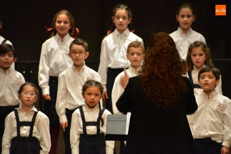 Foto 2 - Los m&aacute;s peque&ntilde;os brillan en el Concierto de Primavera del Coro Ciudad de Salamanca