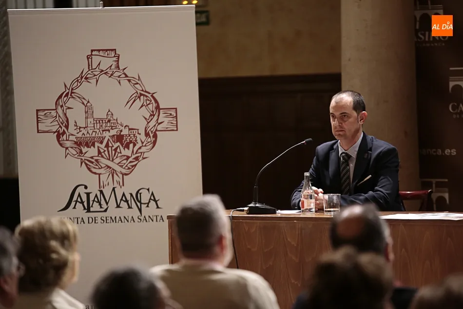 Foto 11 - Javier Burrieza pide una visi&oacute;n m&aacute;s global al mundo cofrade