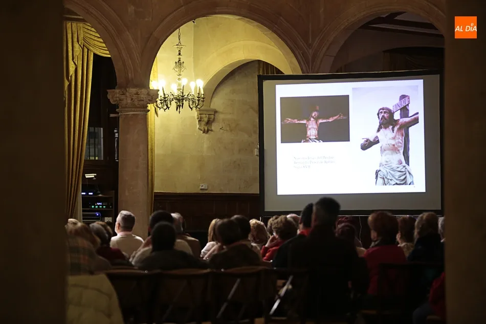 Foto 6 - Javier Burrieza pide una visi&oacute;n m&aacute;s global al mundo cofrade