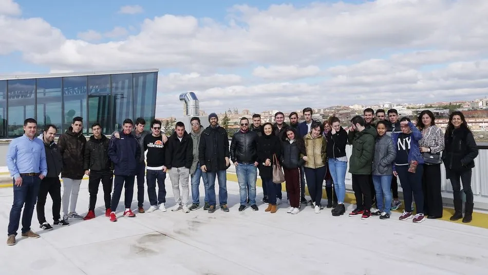 Alumnos del CIFP Río Tormes en el Centro Comercial El Tormes