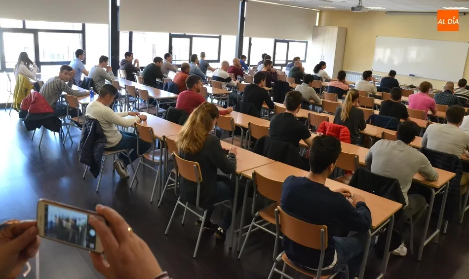 Foto 3 - Los 40 supervivientes de las oposiciones a la Polic&iacute;a Local afrontan el examen tipo test  