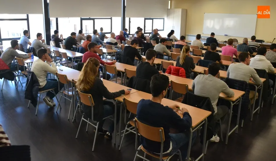 Los 40 supervivientes de las oposiciones a la Policía Local afrontan el examen tipo test  