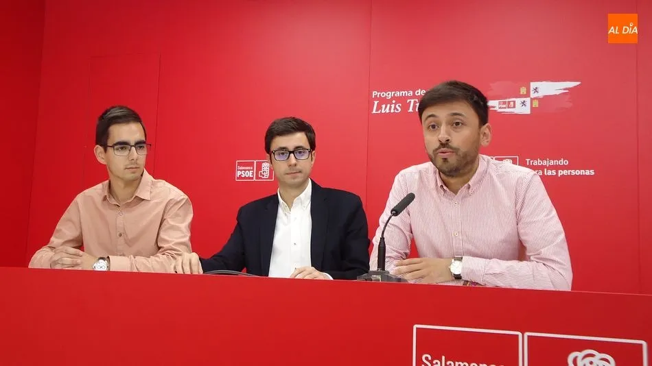 Víctor Sánchez, José Luis Mateos y Fran Díaz, en la sede del PSOEe