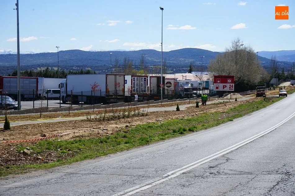 Foto 5 - El nuevo paseo en la entrada sur de Guijuelo estar&aacute; listo en mes y medio