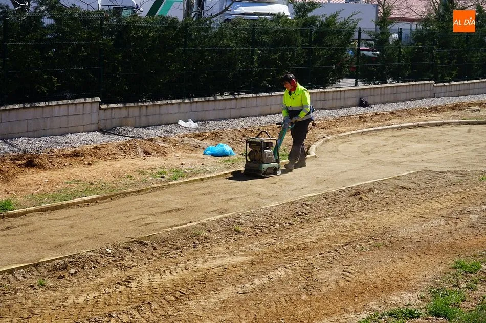 Foto 2 - El nuevo paseo en la entrada sur de Guijuelo estar&aacute; listo en mes y medio