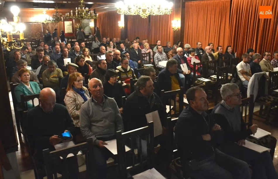 Foto 2 - Cerca de 100 ganaderos se dan cita en la cl&aacute;sica jornada de ovino y caprino de Cobadu  