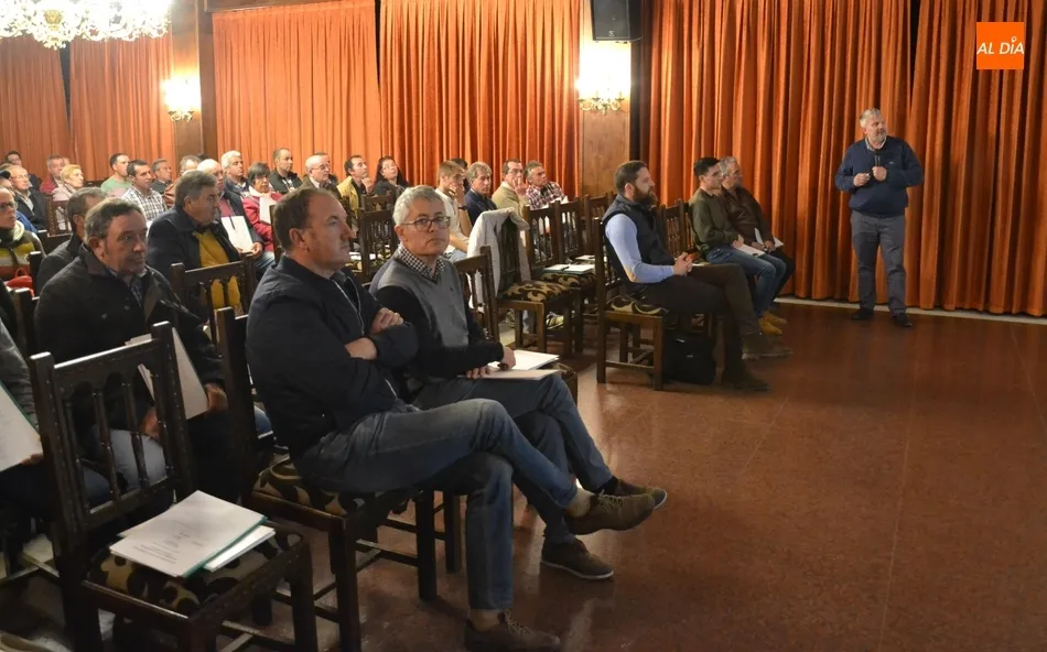 Foto 3 - Cerca de 100 ganaderos se dan cita en la cl&aacute;sica jornada de ovino y caprino de Cobadu  