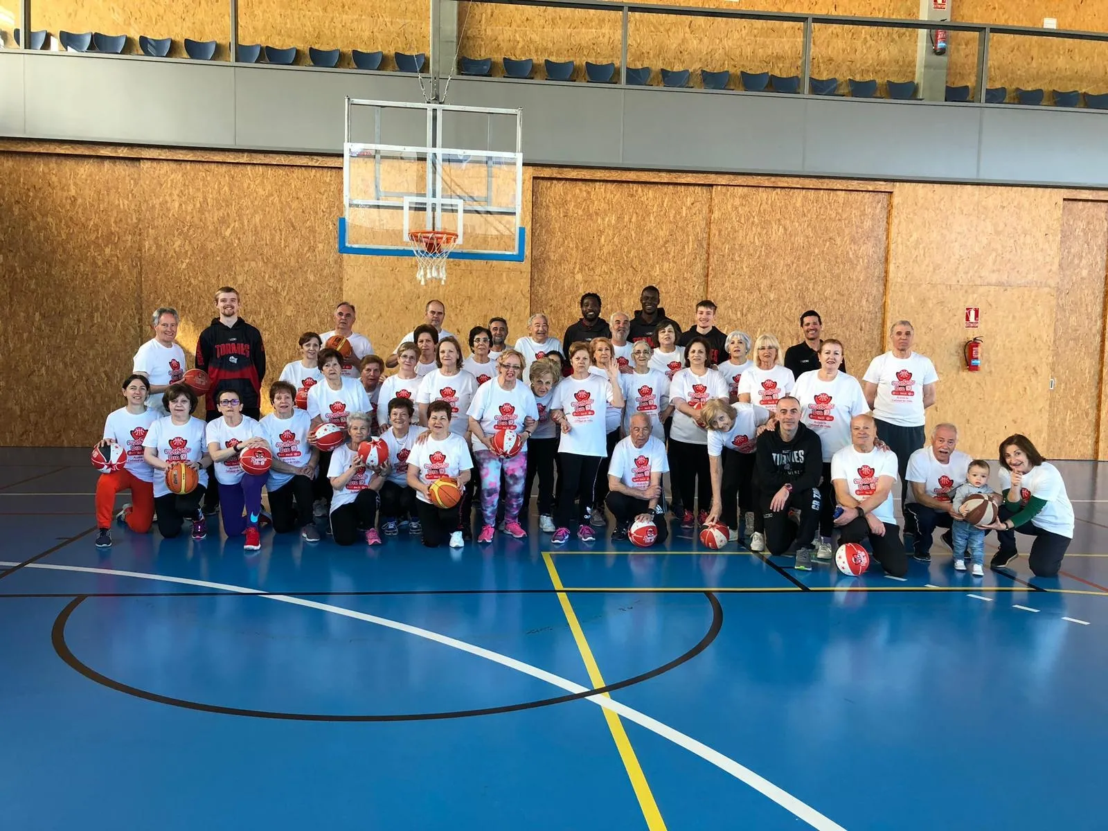 Foto de familia del CB Tormes y los SúperSenior