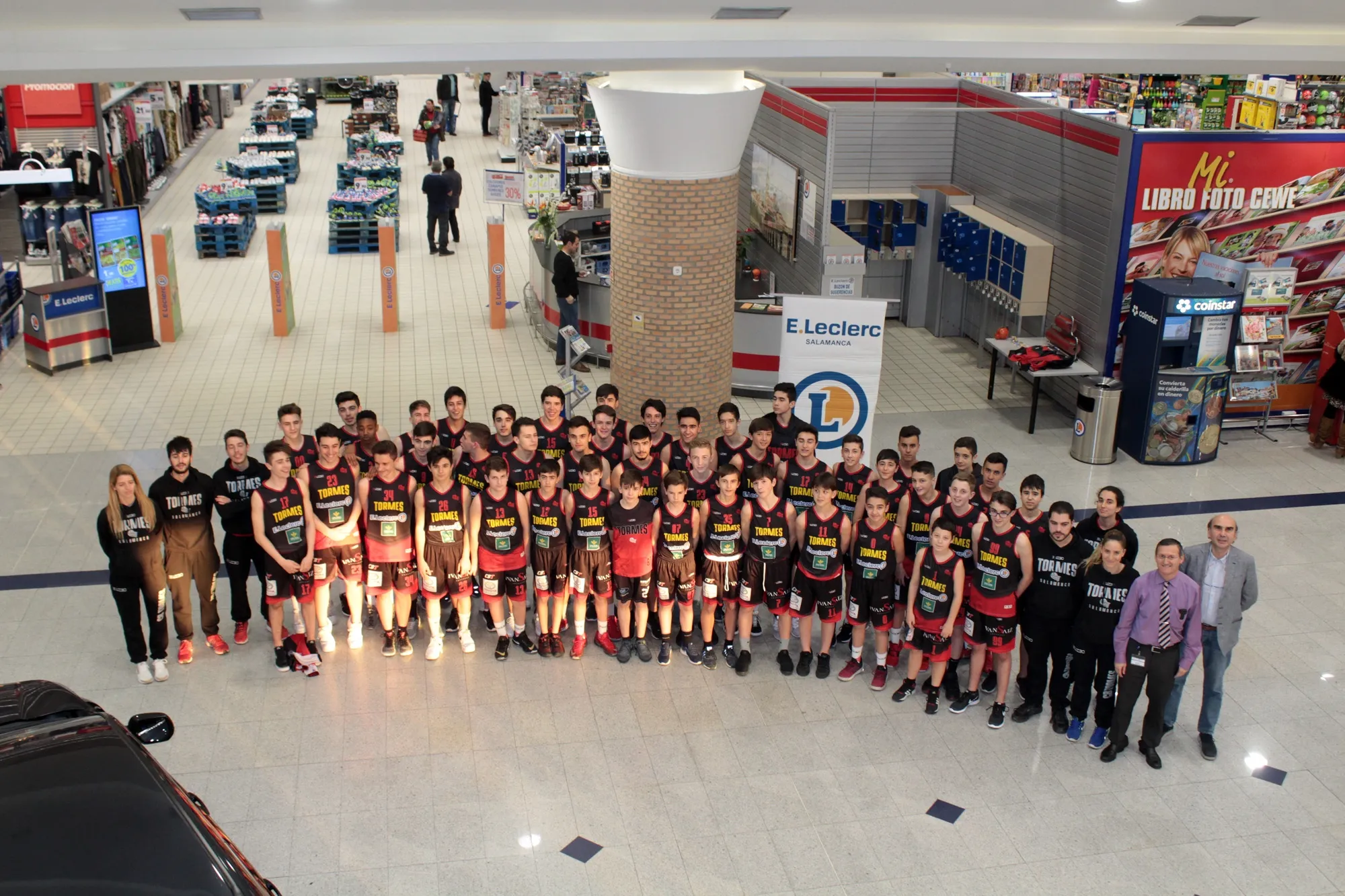 Foto de familia de los participantes en la merienda / CB Tormes