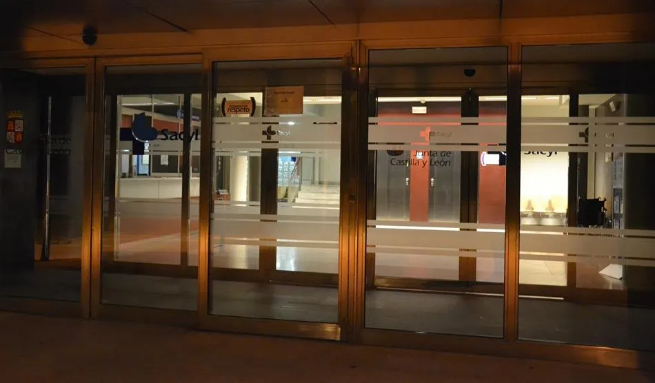 Entrada al Centro de Salud y Especialidades