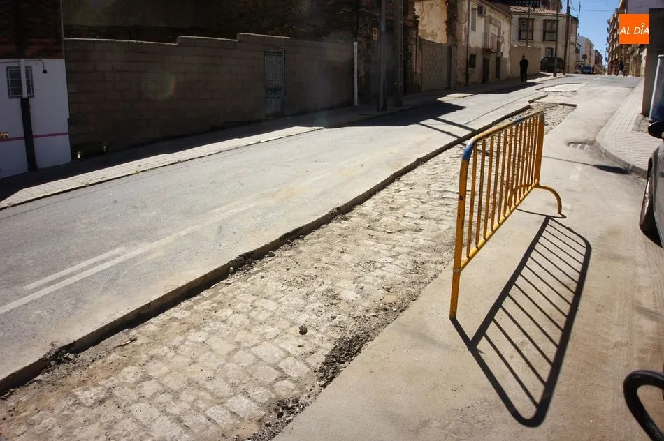 Foto 3 - Reparan el firme de la calle Chinarral tras un peque&ntilde;o hundimiento del asfalto