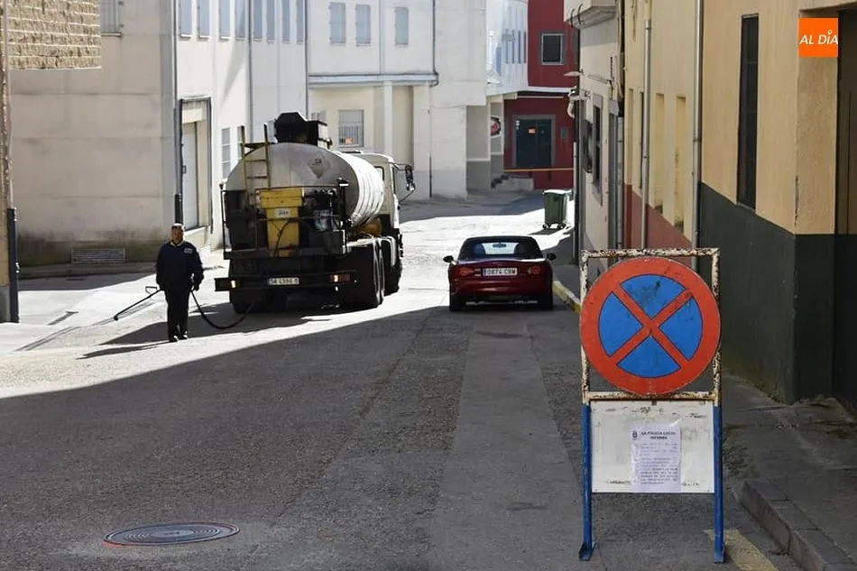 Foto 2 - Reparan el firme de la calle Chinarral tras un peque&ntilde;o hundimiento del asfalto