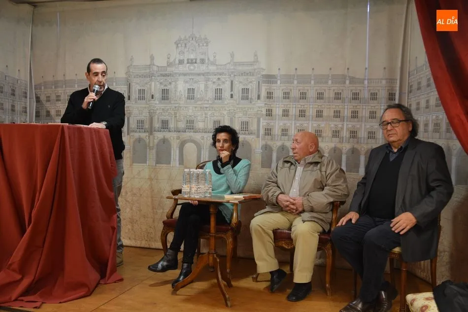 Foto 4 - Poetas de la Editorial Amarante ofrecen un fant&aacute;stico recital en la Librer&iacute;a Santos Ochoa