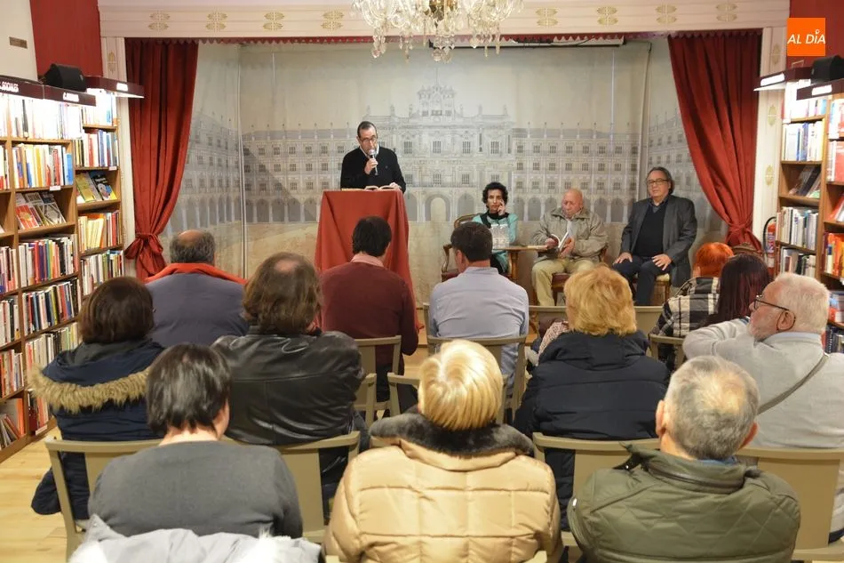 Foto 2 - Poetas de la Editorial Amarante ofrecen un fant&aacute;stico recital en la Librer&iacute;a Santos Ochoa
