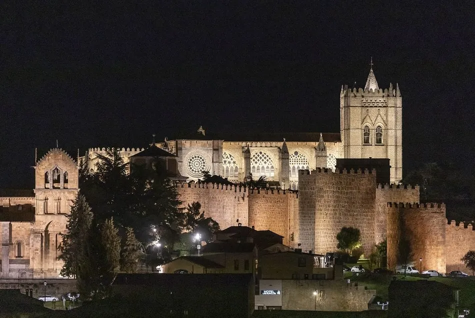 Foto 5 - Iberdrola ilumina el exterior de la S.A.I. catedral de &Aacute;vila  