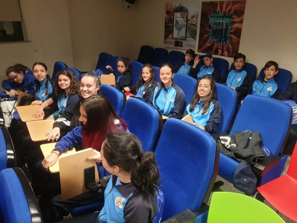 Foto 6 - Estudiantes del colegio San Juan Bosco visitan las instalaciones de CGB