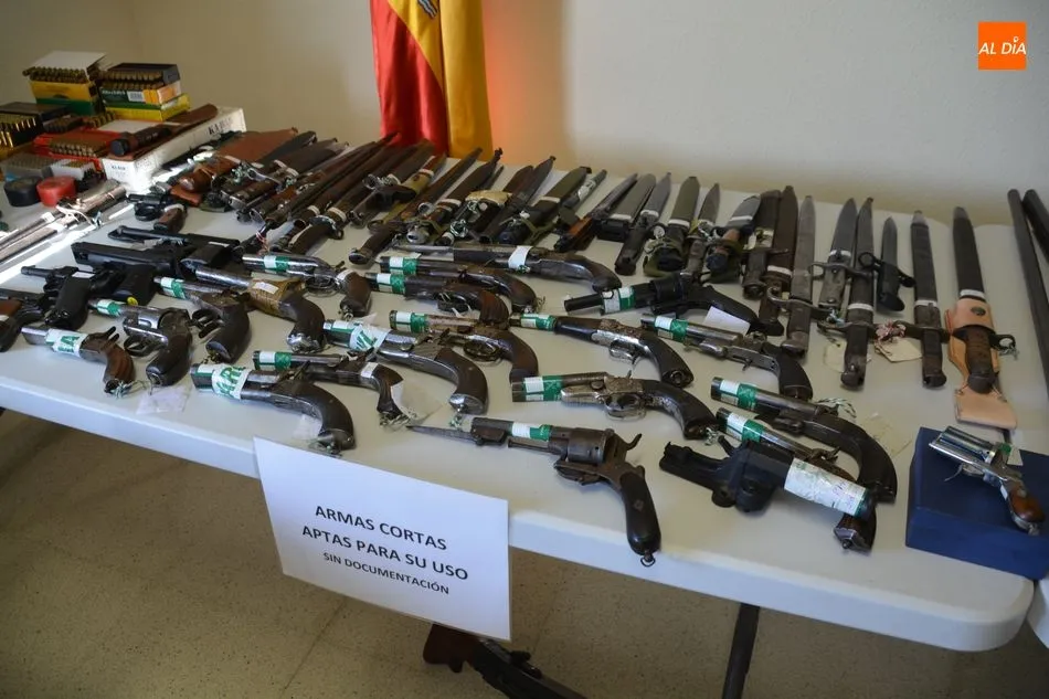 Foto 4 - Detenido en la comarca de B&eacute;jar con 121 armas de fuego para&nbsp; su compraventa en el mercado negro  