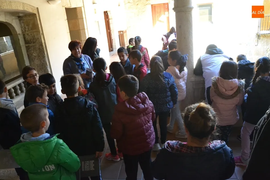 Foto 8 - La expo de pizarras de Los &Aacute;guila recibe a un nuevo grupo del Colegio Mir&oacute;briga  
