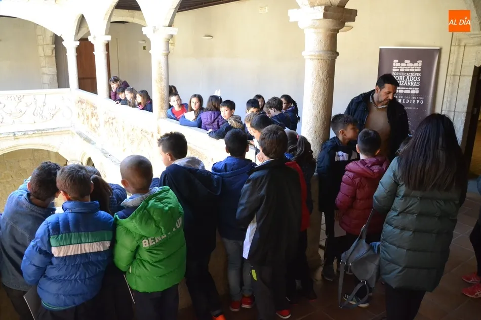 Foto 5 - La expo de pizarras de Los &Aacute;guila recibe a un nuevo grupo del Colegio Mir&oacute;briga  