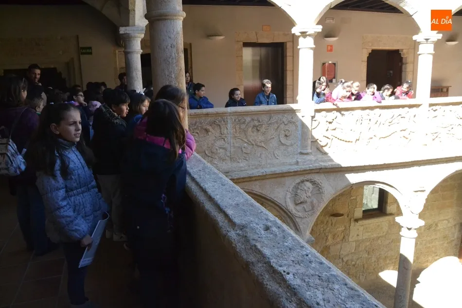 Foto 7 - La expo de pizarras de Los &Aacute;guila recibe a un nuevo grupo del Colegio Mir&oacute;briga  