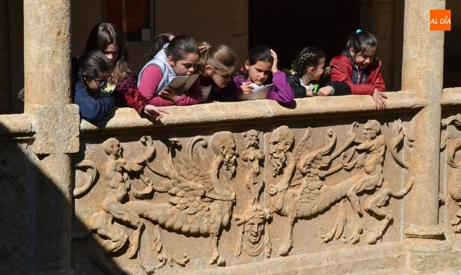 Foto 6 - La expo de pizarras de Los &Aacute;guila recibe a un nuevo grupo del Colegio Mir&oacute;briga  