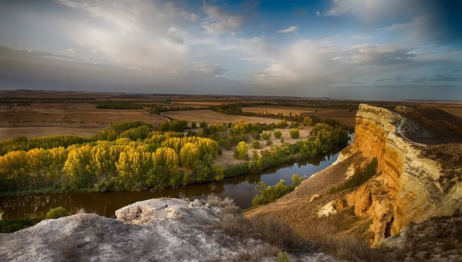 Imagen ganadora en la categoría ‘Entorno natural’ es ‘Desde los cortados’, de Leandro A. Martínez