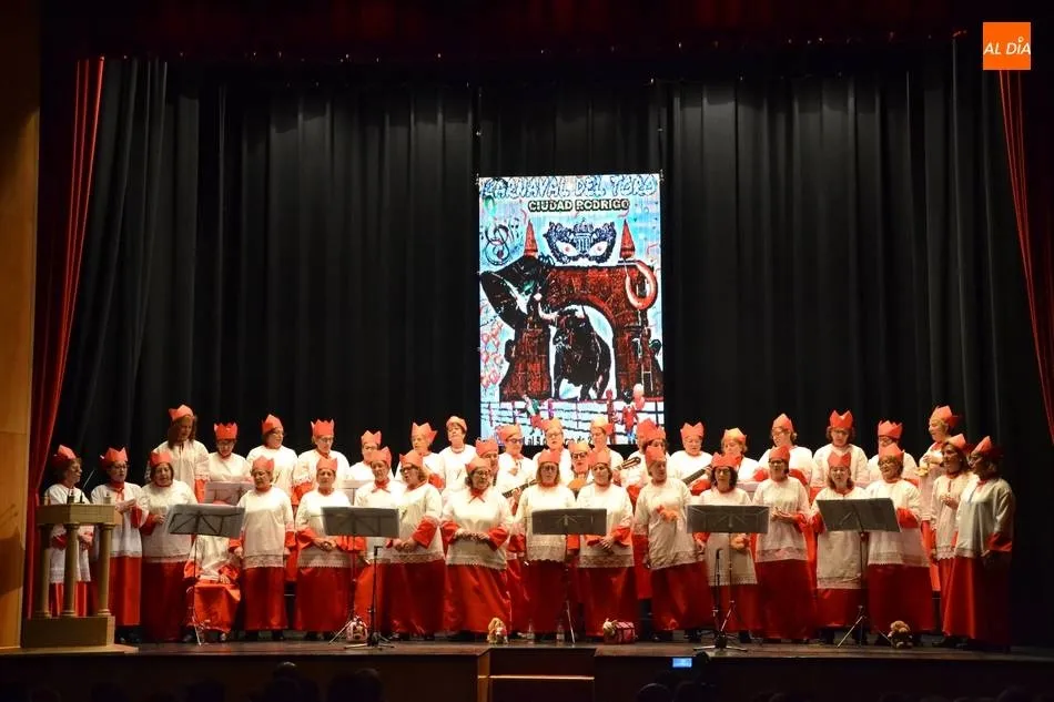 La murga ‘Amanece que no es poco’ entrega a la AECC un total de 562€  