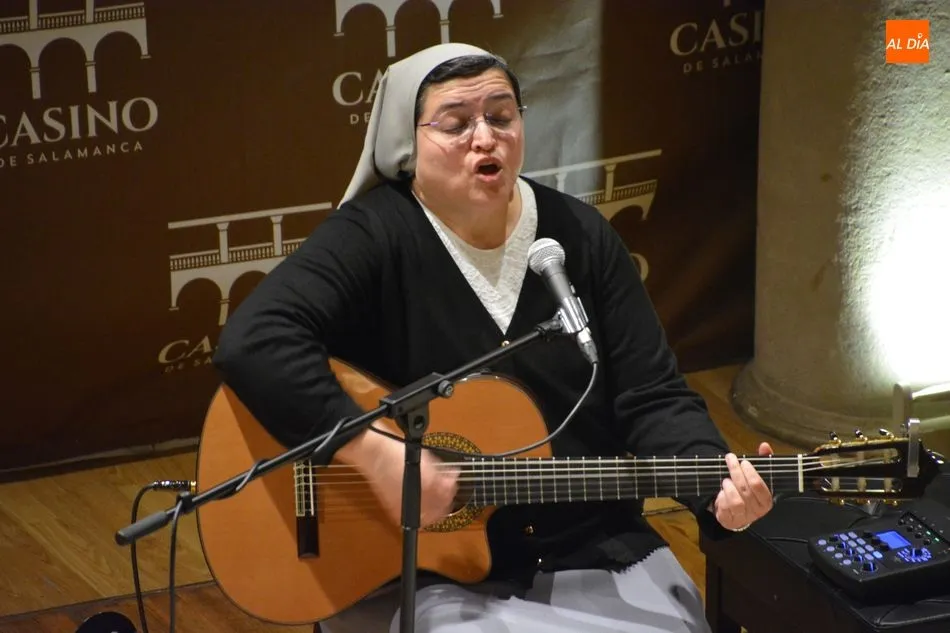 Foto 6 - La Hermana Glenda llena el Casino de Salamanca con su concierto de m&uacute;sica cristiana