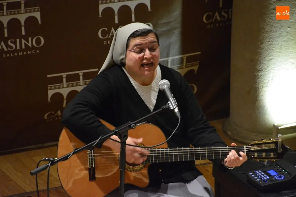 Foto 5 - La Hermana Glenda llena el Casino de Salamanca con su concierto de m&uacute;sica cristiana