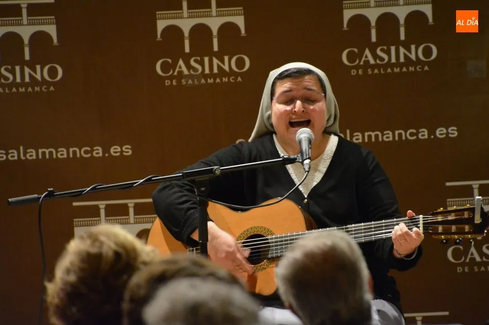 Foto 4 - La Hermana Glenda llena el Casino de Salamanca con su concierto de m&uacute;sica cristiana