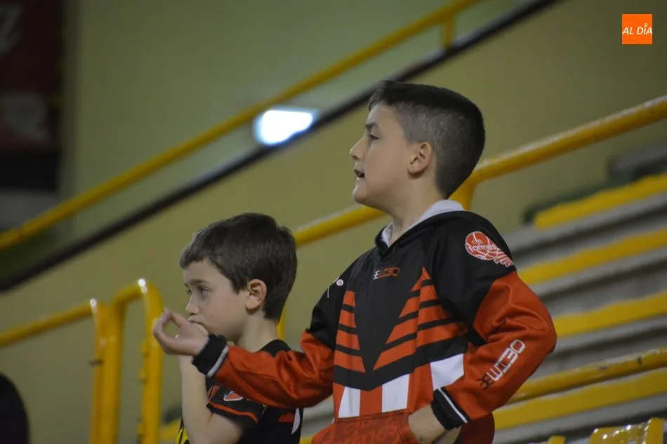 Foto 10 - A La Antigua CB Tormes se le escapa un partido que le quita media vida (70-73)  