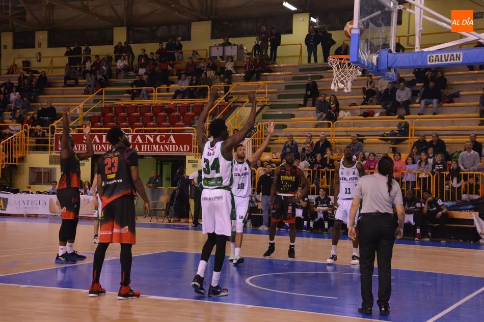 Foto 3 - A La Antigua CB Tormes se le escapa un partido que le quita media vida (70-73)  