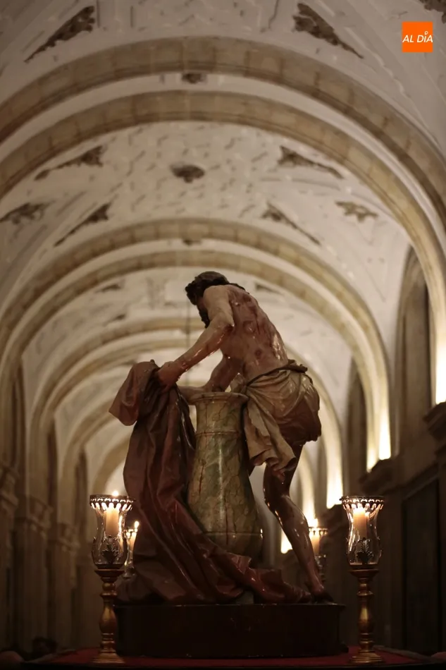 Foto 5 - Oraci&oacute;n junto a Jes&uacute;s Flagelado en el claustro de la Universidad Pontificia
