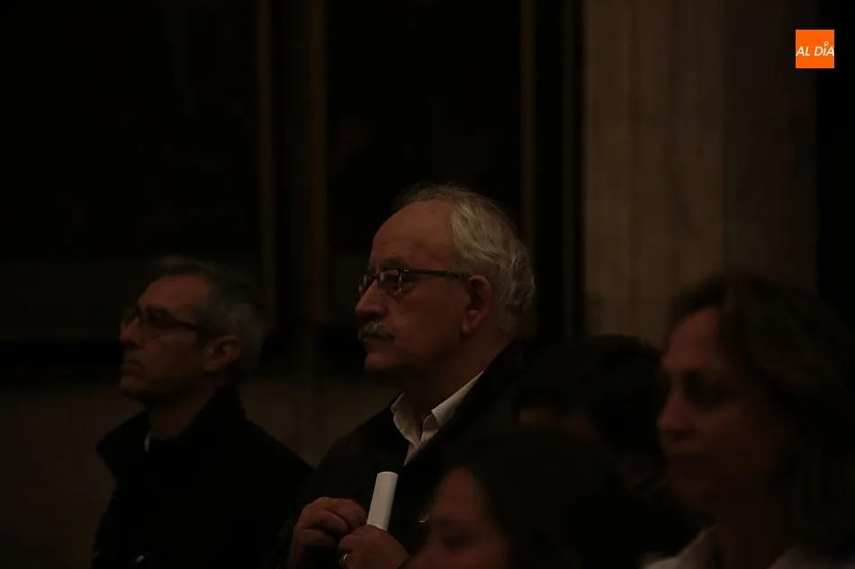 Foto 3 - Oraci&oacute;n junto a Jes&uacute;s Flagelado en el claustro de la Universidad Pontificia