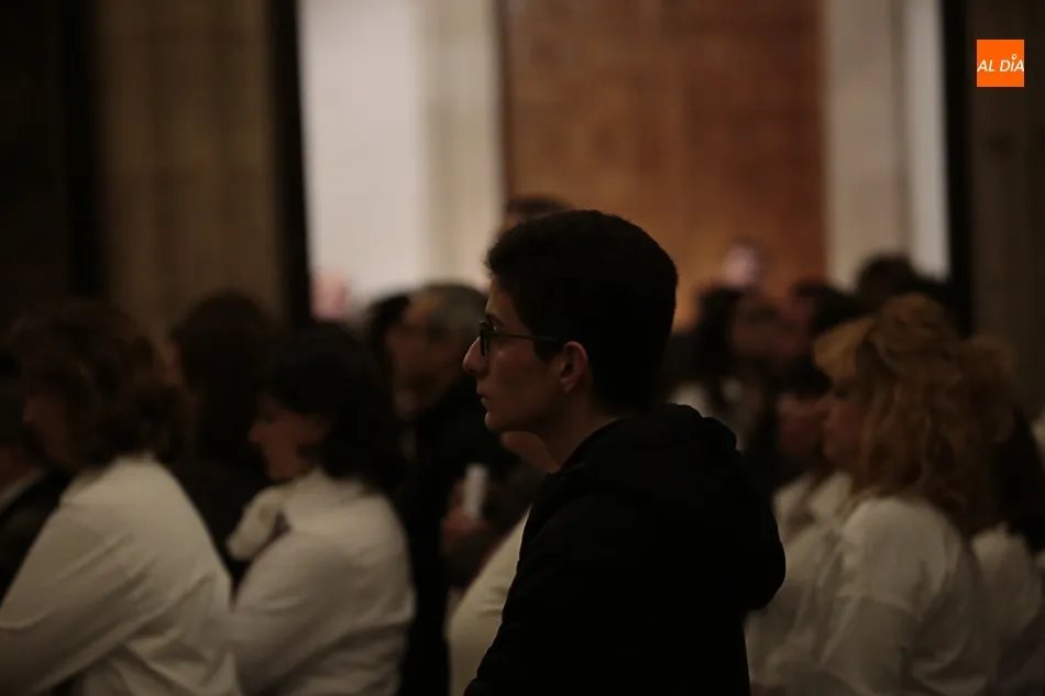 Foto 2 - Oraci&oacute;n junto a Jes&uacute;s Flagelado en el claustro de la Universidad Pontificia