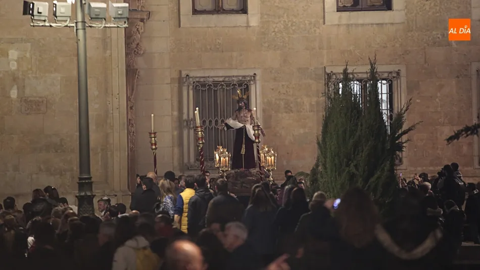 Una gran cantidad de personas aguardaban en la Plaza de Anaya la salida de Jesús Despojado. Foto: Alejandro López