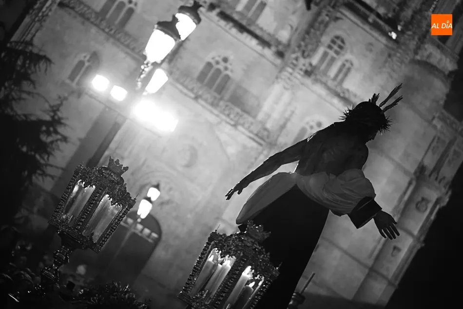 Foto 7 - El casco antiguo acoge el V&iacute;a Crucis de Jes&uacute;s Despojado