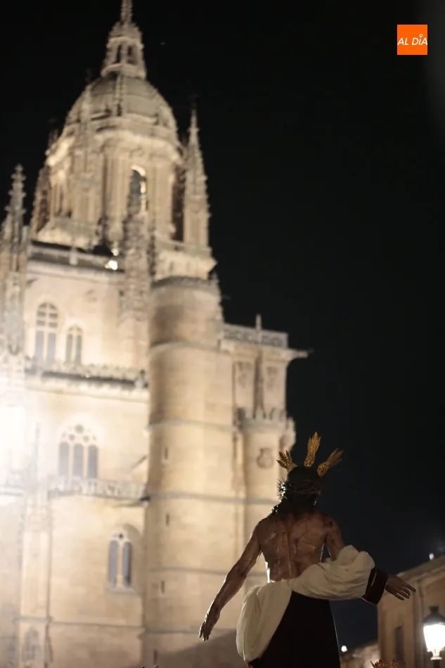 Foto 6 - El casco antiguo acoge el V&iacute;a Crucis de Jes&uacute;s Despojado