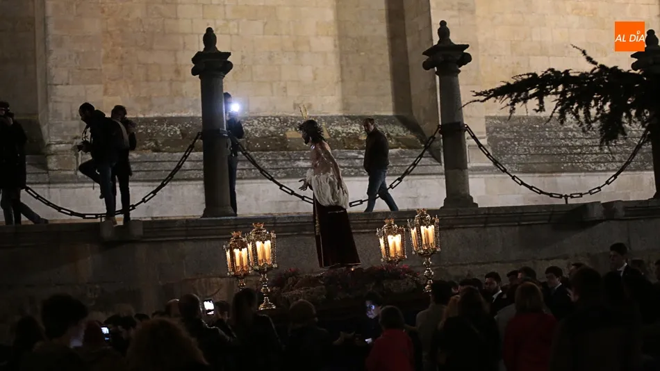 Foto 4 - El casco antiguo acoge el V&iacute;a Crucis de Jes&uacute;s Despojado