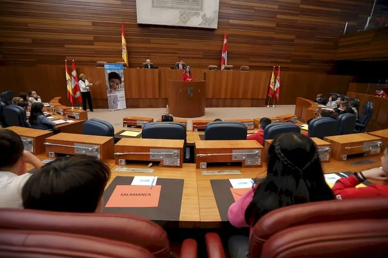 Foto 5 - Los m&aacute;s peque&ntilde;os del CEIP Jos&eacute; Herrero se convierten en procuradores por un d&iacute;a