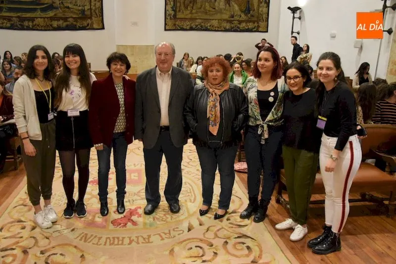 Participantes en los actos junto a Enrique Cabero