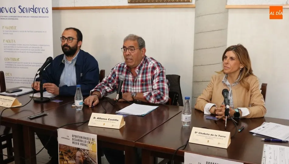 Javier González, Alfonso Castilla y Chabela de la Torre en la presentación de la jornada / CORRAL