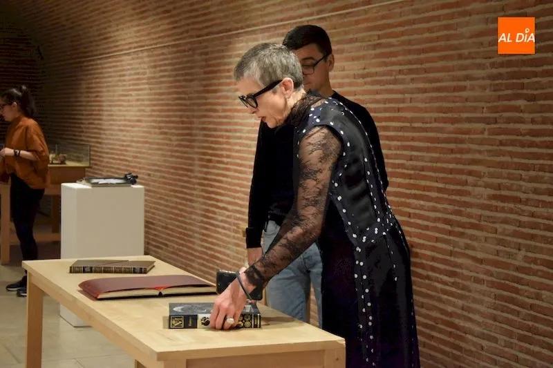 Foto 7 - Inaugurada la exposici&oacute;n de arte No Libro