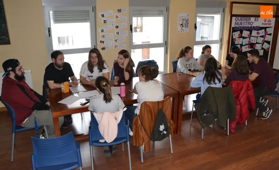 Foto 2 - Una decena de j&oacute;venes participa en el taller de cine del Espacio i  