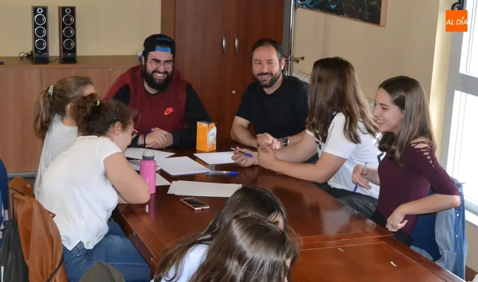 Una decena de jóvenes participa en el taller de cine del Espacio i  
