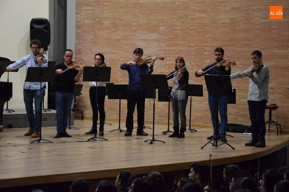 Foto 5 - Un multitudinario concierto pone el punto final a la violinada del Conservatorio
