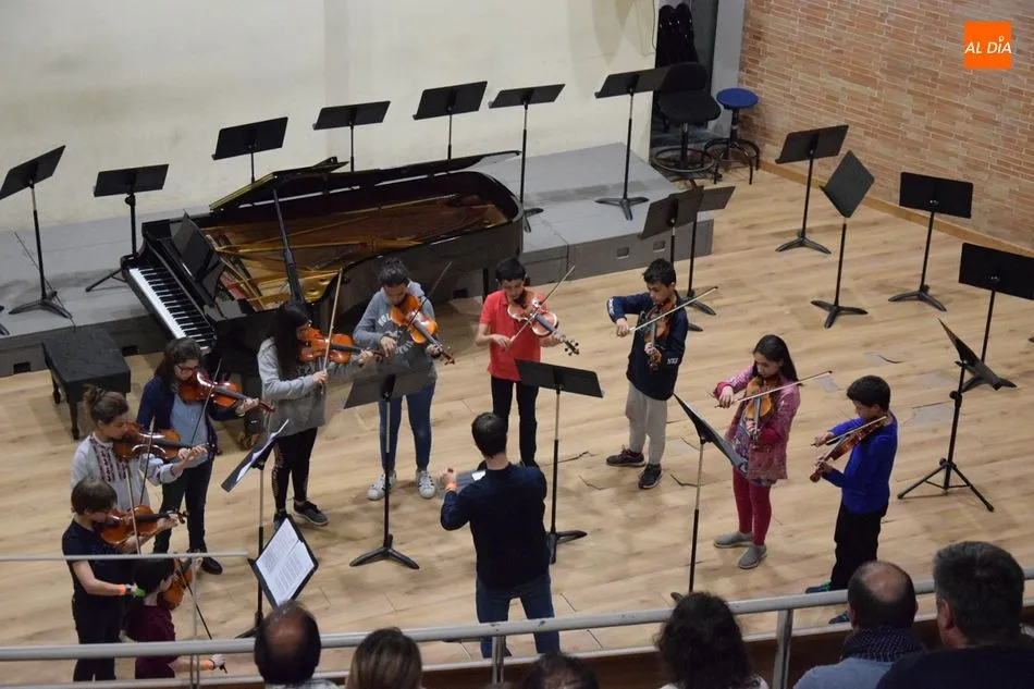 Foto 4 - Un multitudinario concierto pone el punto final a la violinada del Conservatorio